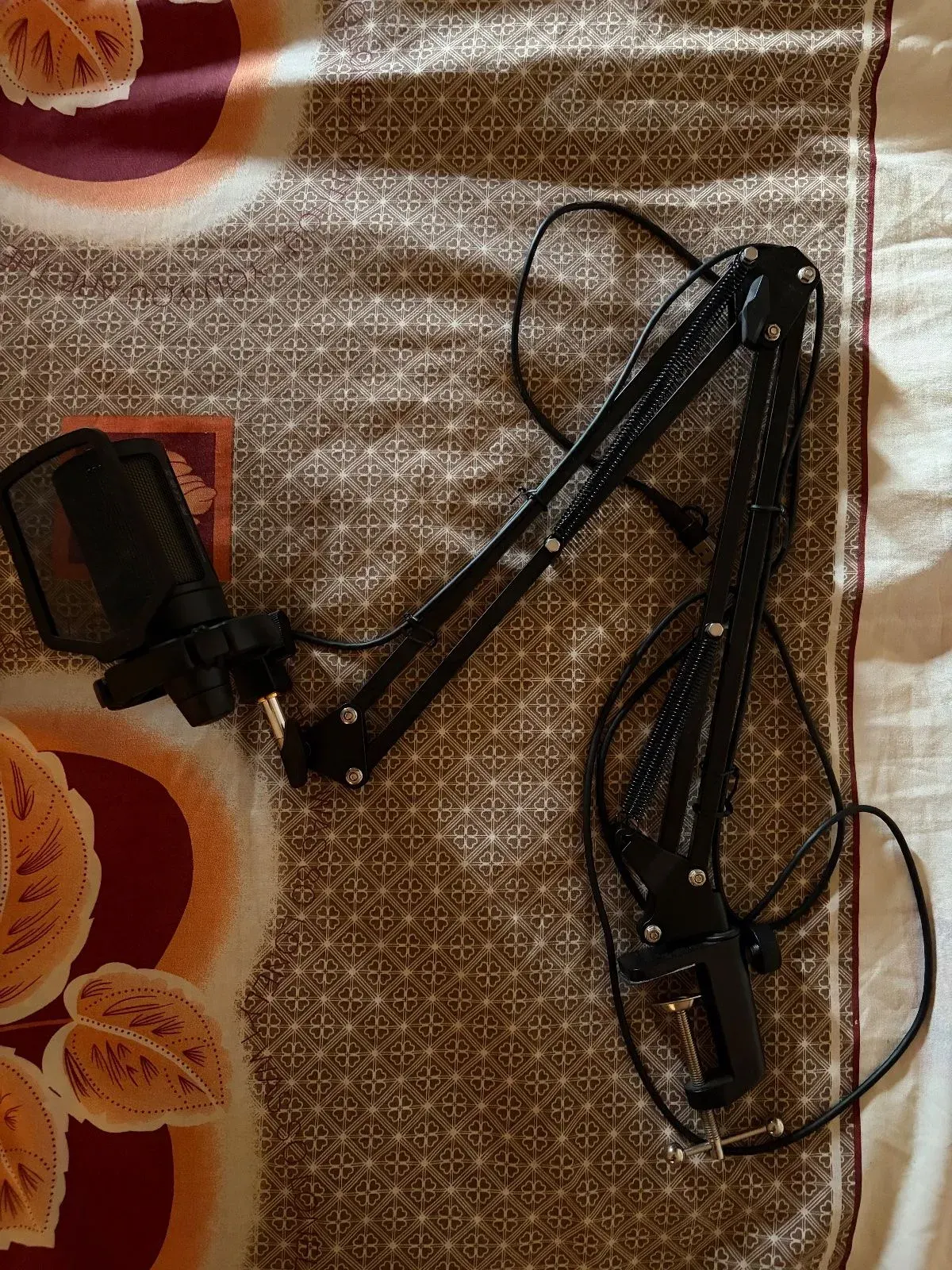 Студийный USB-микрофон с пантографом